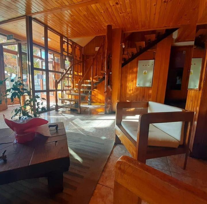 Alojamiento Curru Leuvu Bariloche Hotel Ngoại thất bức ảnh