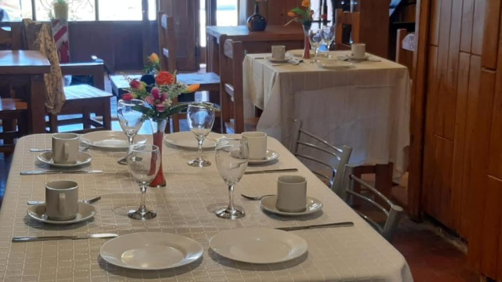 Alojamiento Curru Leuvu Bariloche Hotel Ngoại thất bức ảnh